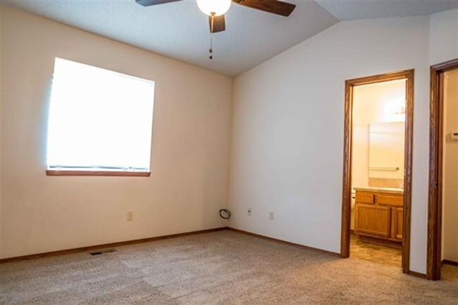 Building Photo - 11818 W Wilkinson Ct
