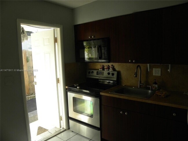 Building Photo - 7501 NW 2nd Terrace