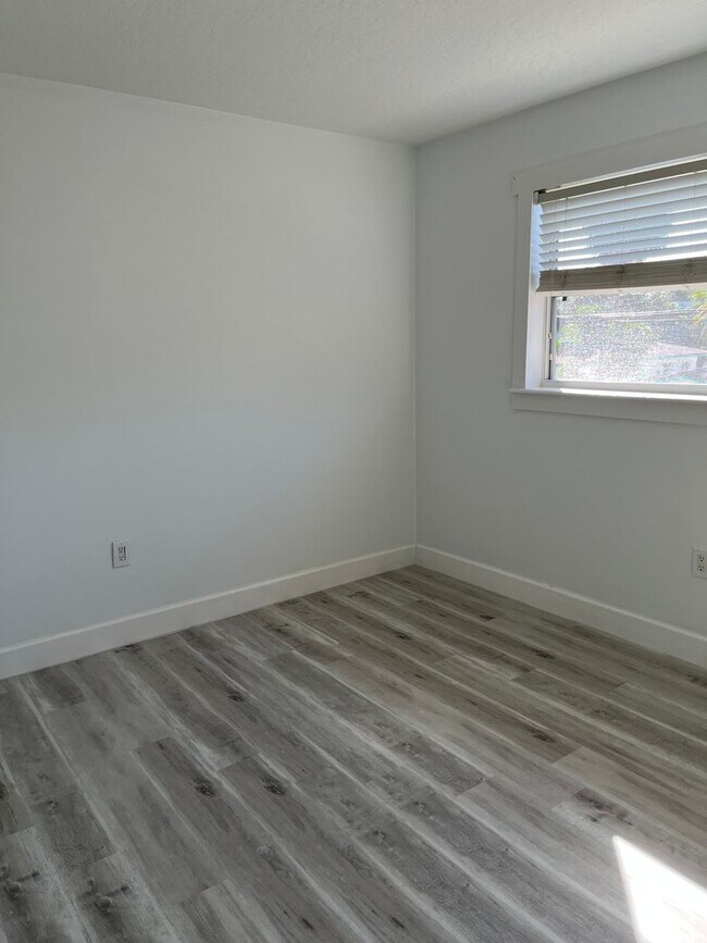 Building Photo - Ocean Breeze 16