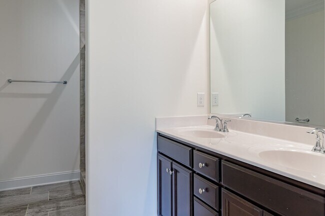 Building Photo - Brand new Luxurious 3 bedroom 3 bath + LOFT townhouse in Stone Gate community High Point. Master ...