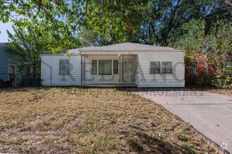Building Photo - 2511 Woodland N