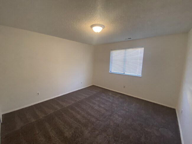 Building Photo - Available Immeditely!