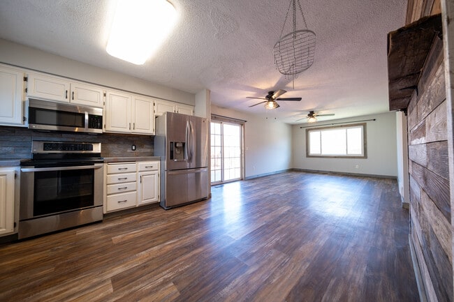 Building Photo - 1705 Slater Ln