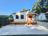 Building Photo - East Asheville Duplex Rental!