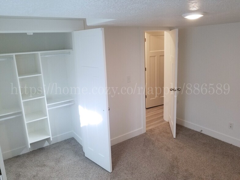 Building Photo - 115 N 410 E St