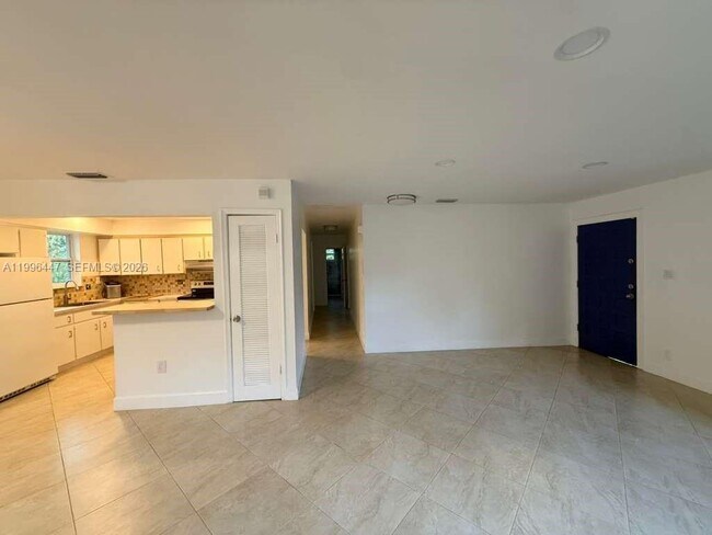 Building Photo - 325 NE 131st St