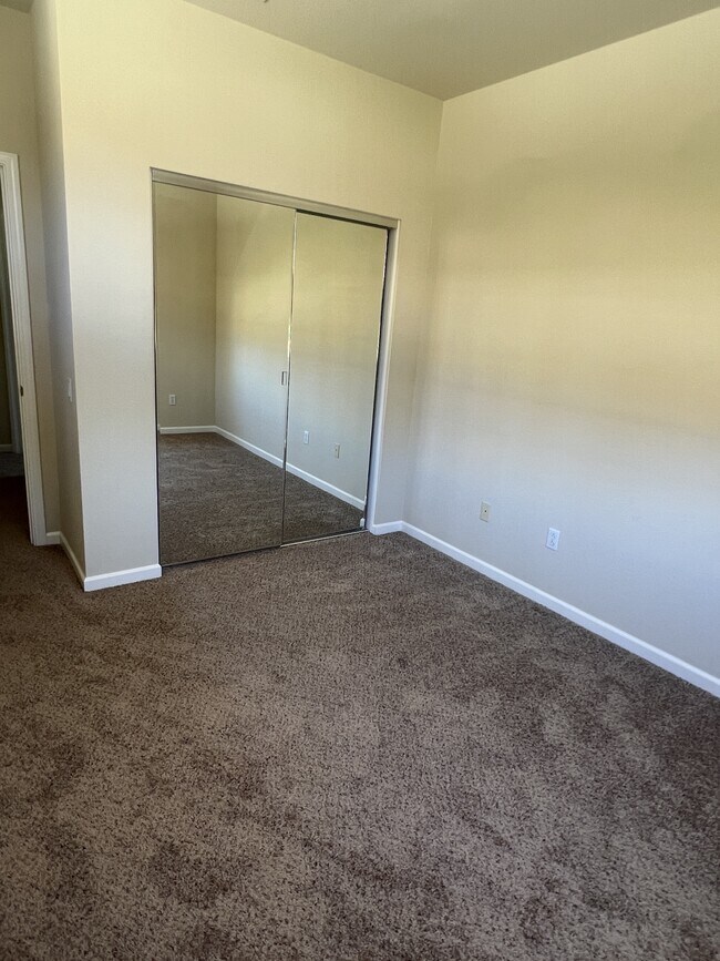 Building Photo - 1205 Shadow Glen Ln