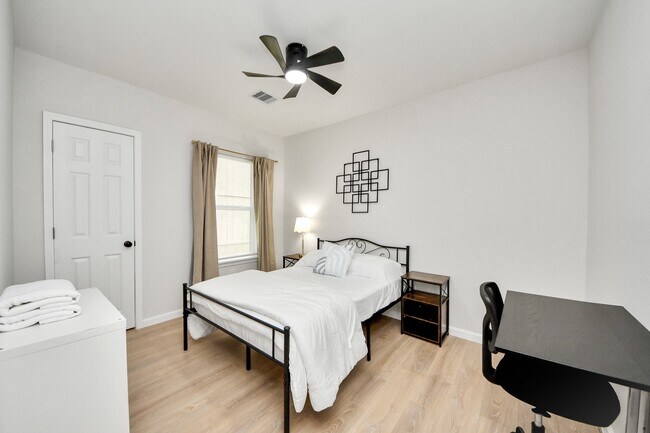 Building Photo - 2811 Winbern St