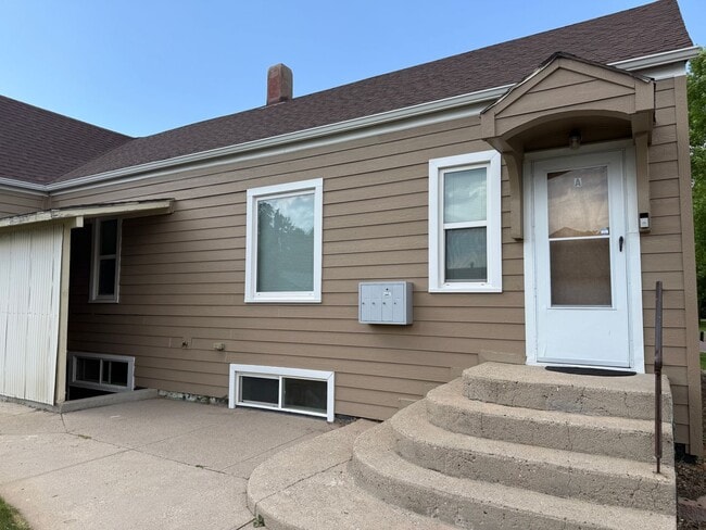 Building Photo - One Bedroom, One-bathroom Apartments Located in Gering!