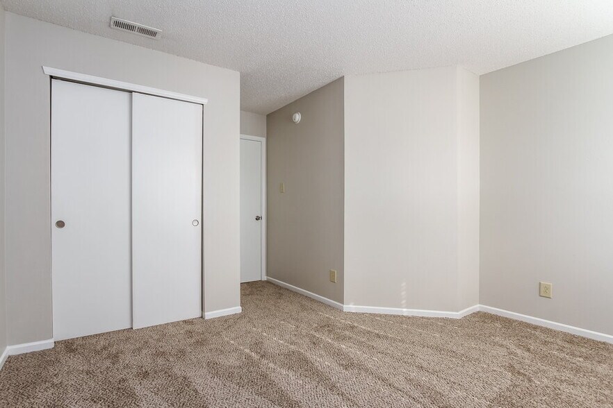 Building Photo - 8649 Hopewell Ct