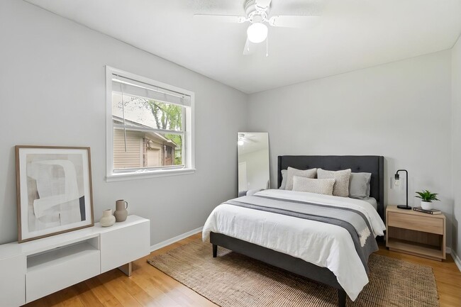 Building Photo - 2119 N 55th Pl