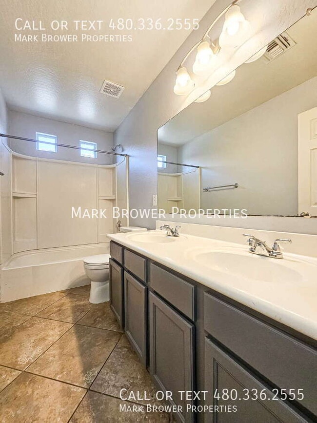 Building Photo - 8964 W Northview Ave