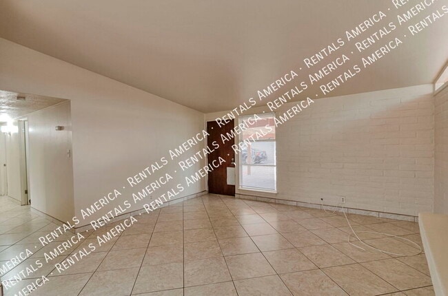 Building Photo - 7002 E Kirkland Dr