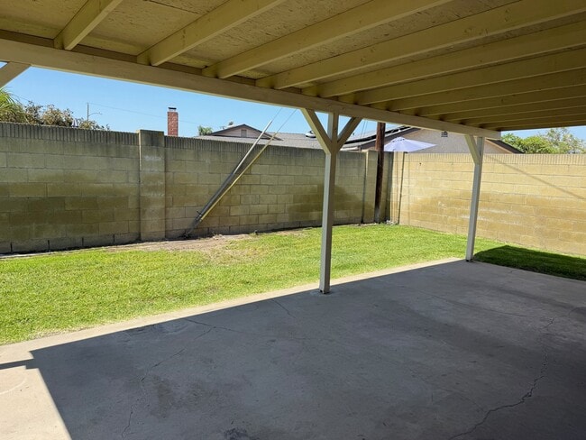 Building Photo - 6302 San Lorenzo Dr