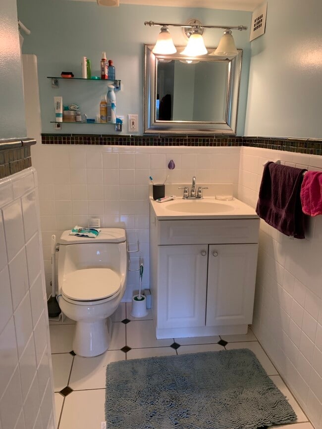 Master bath, ensuite - 4600 Connecticut Ave NW