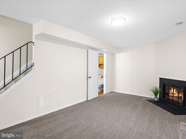 Building Photo - 855 De Franceaux Harbour