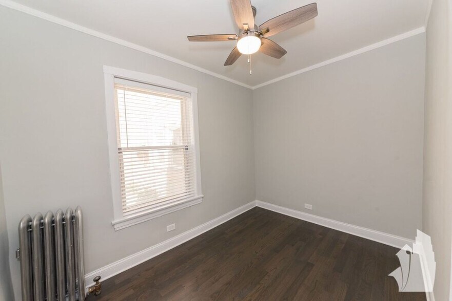 Building Photo - 5045 N Damen Ave