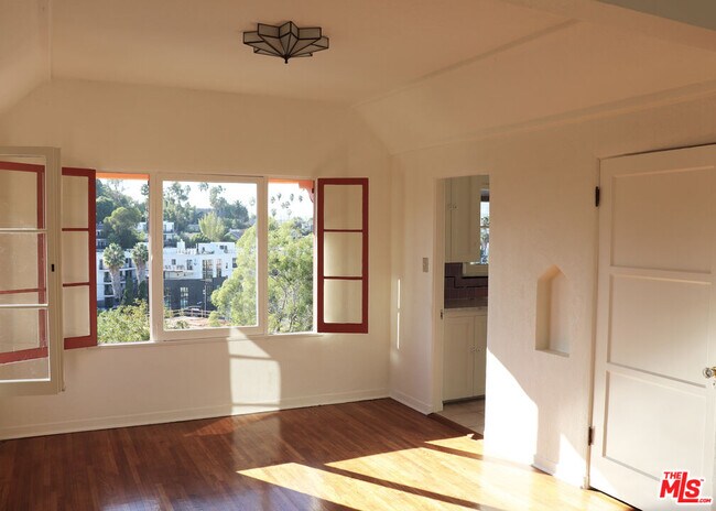 Building Photo - 1409 Murray Dr