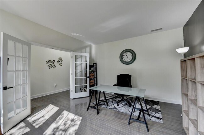 Building Photo - 1640 Primrose Park Rd