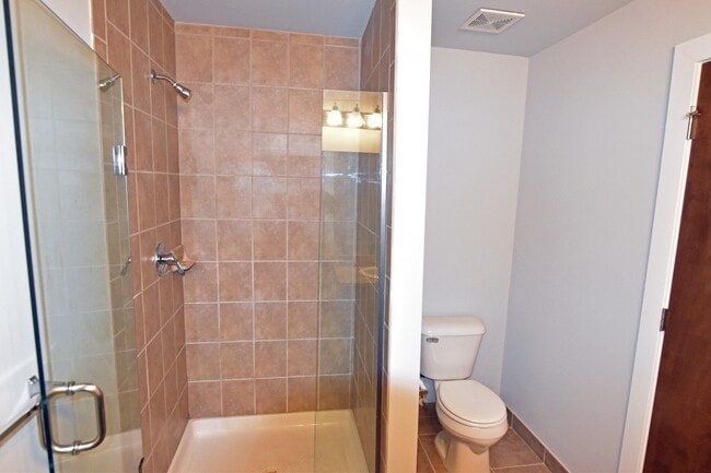 Building Photo - Shelby Twp - 3 Bedrooms, 2.5 Baths Townhouse, 2-Car Garage near Stony Creek Park