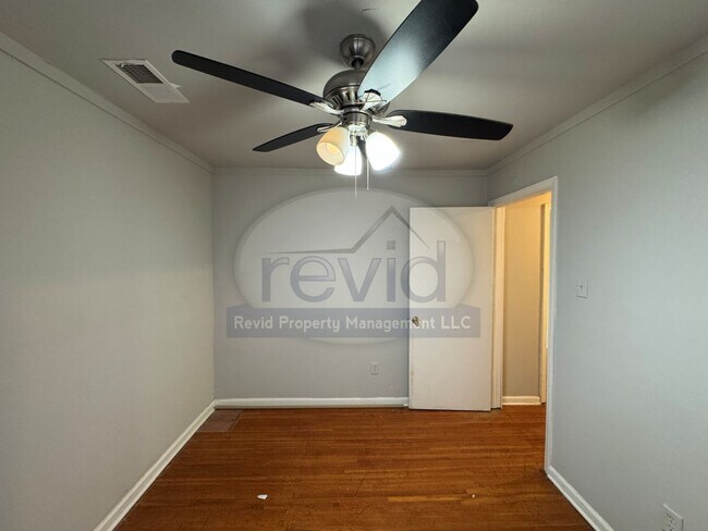 Building Photo - 4605 Verne Rd
