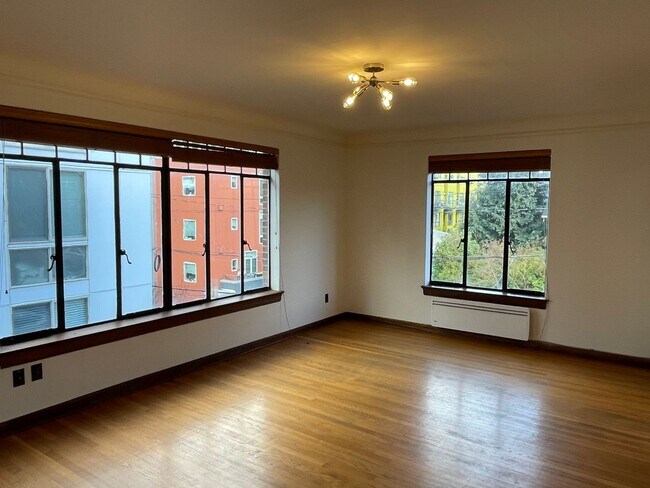 Building Photo - Vintage Eastlake Condo
