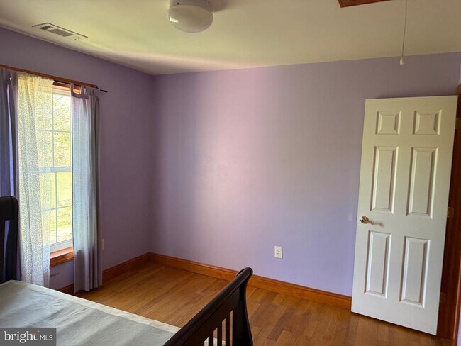 Building Photo - 39 N Friendship Ct