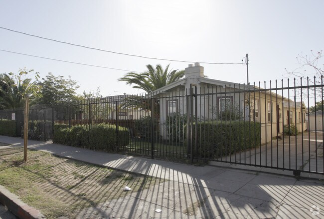 Primary Photo - 4314-4322 Normal Ave