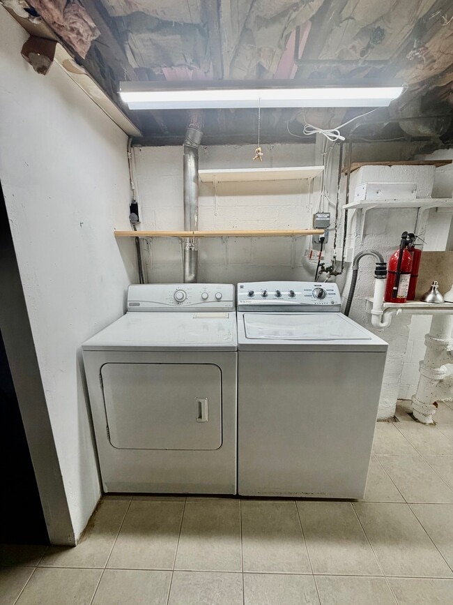 Building Photo - 51 Iroquois Rd