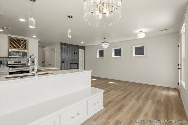 Building Photo - 105 N Atlanta St