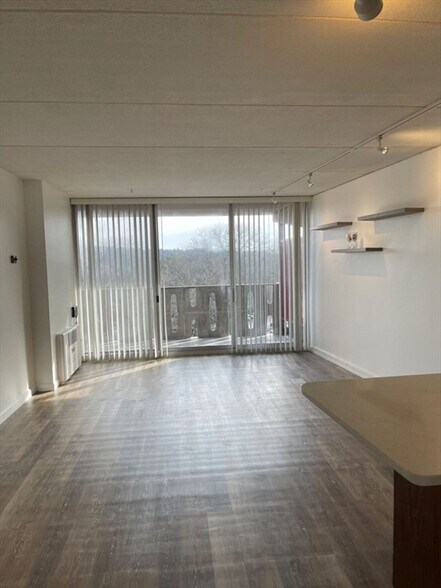 Building Photo - 200 Swanton St