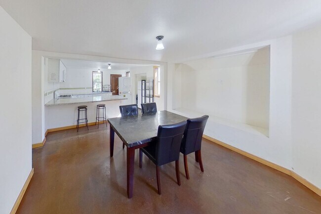 Building Photo - 2225 Blake St