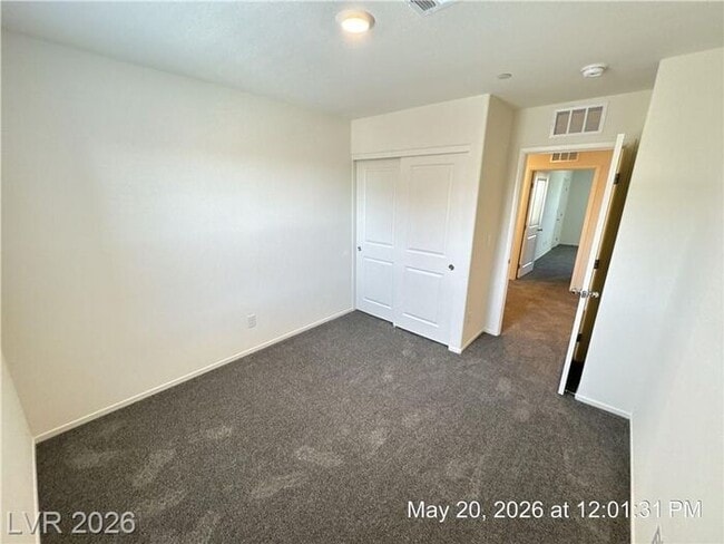 Building Photo - Beautiful Townhome with Quartz Counters & Private Setting in Southwest Las Vegas