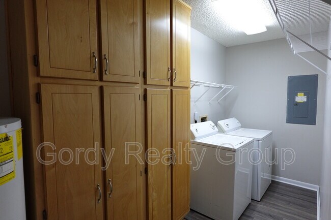 Building Photo - 5122 Presidents Cir