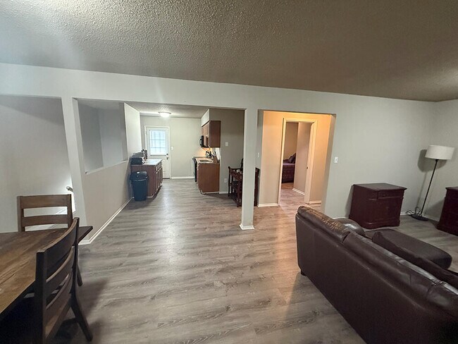 Building Photo - 212 Wheaton Ct