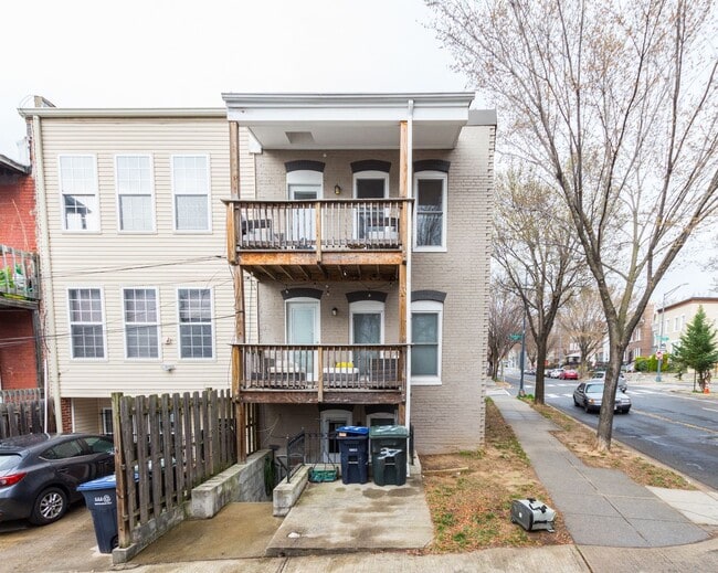 Building Photo - Stunning premium corner Townhome condo in ...
