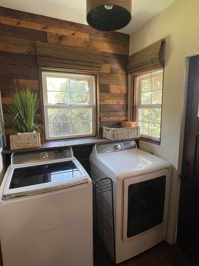 Laundry Room - 3010 Del Monte Dr