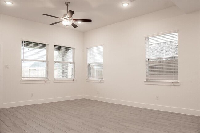 Building Photo - 30930 Star Gazer Rd