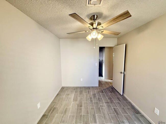 Building Photo - 1635 W Las Lomas St