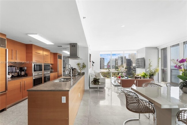 Building Photo - 495 Brickell Ave