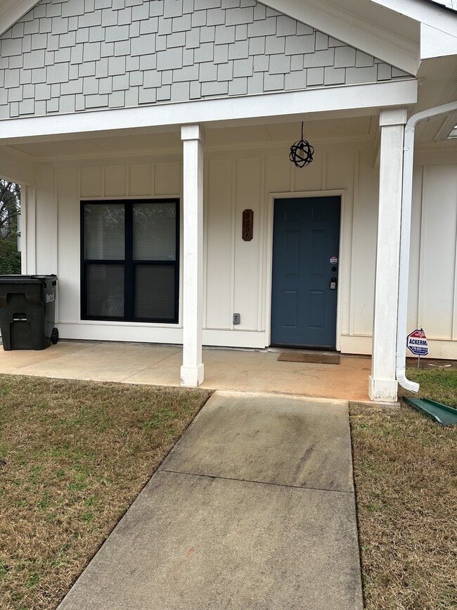 Building Photo - 145 Cayuga St