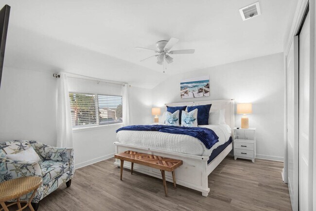 Building Photo - 3795 Scenic Hwy 98