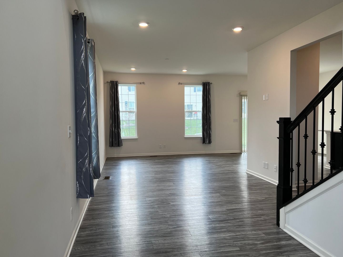 Building Photo - 1231 Hawk Hollow Dr