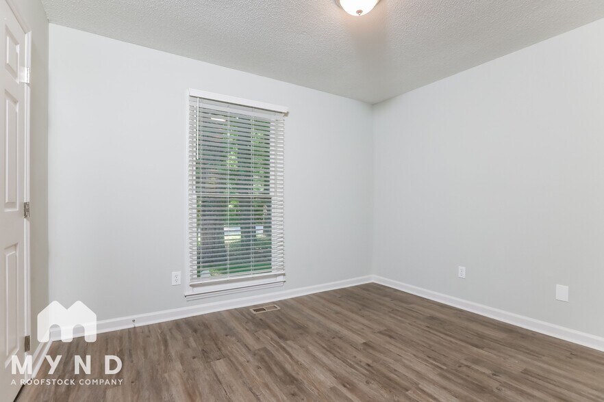 Building Photo - 4225 Labrador Dr