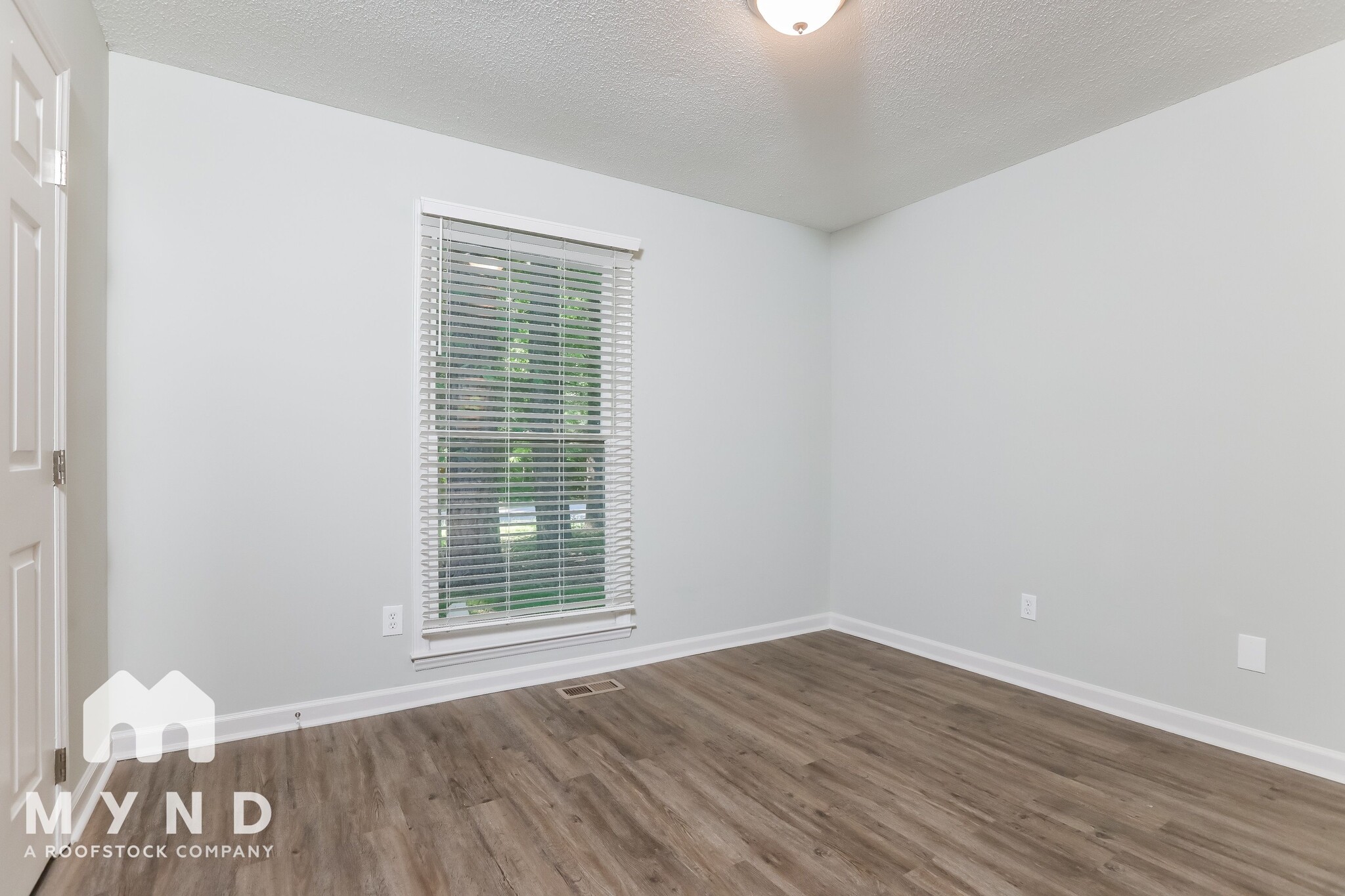 Building Photo - 4225 Labrador Dr