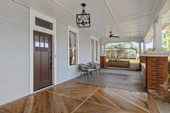 Building Photo - 207 Culberson Ave