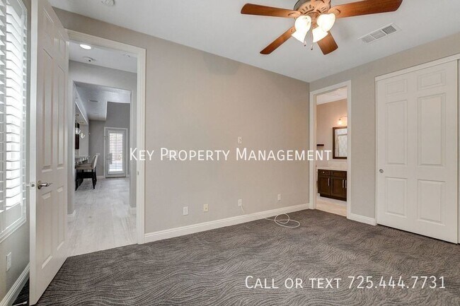 Building Photo - 4 BEDROOM 4.5 BATH MOUNTAINS EDGE REMODELE...