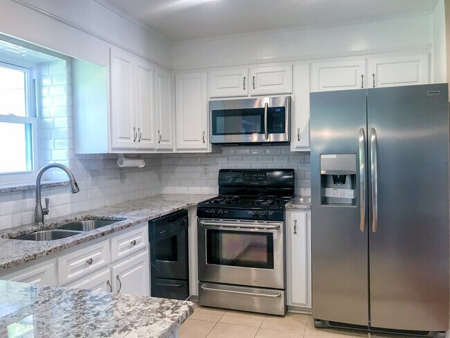 Building Photo - Ranch Home Close to Fort Gordon! Perfect for Military Family!