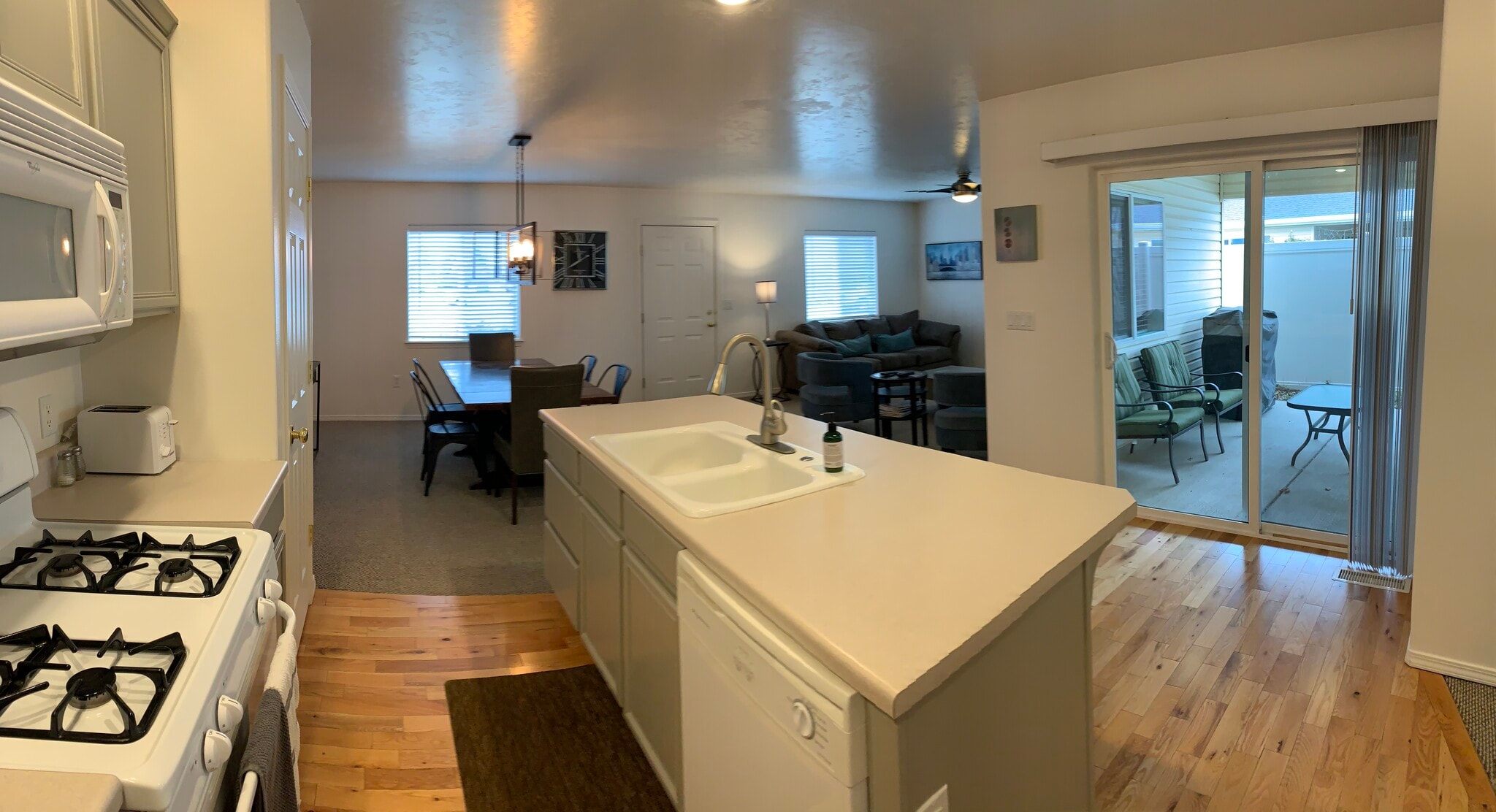 Building Photo - 209 Long Island Ave