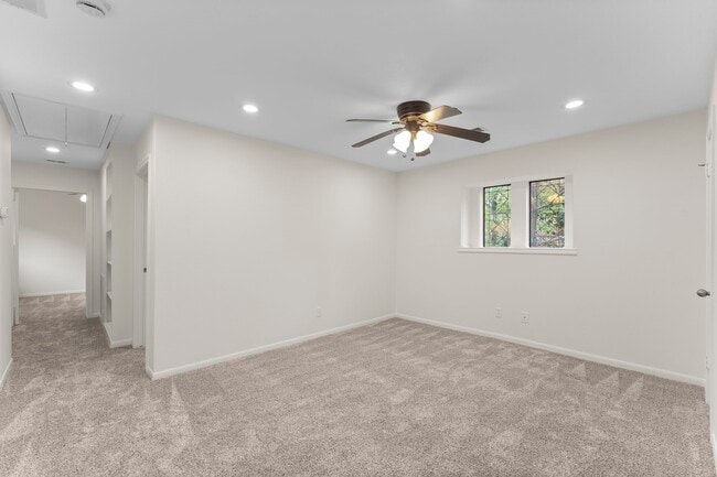 Building Photo - 6 Thornhedge Ct